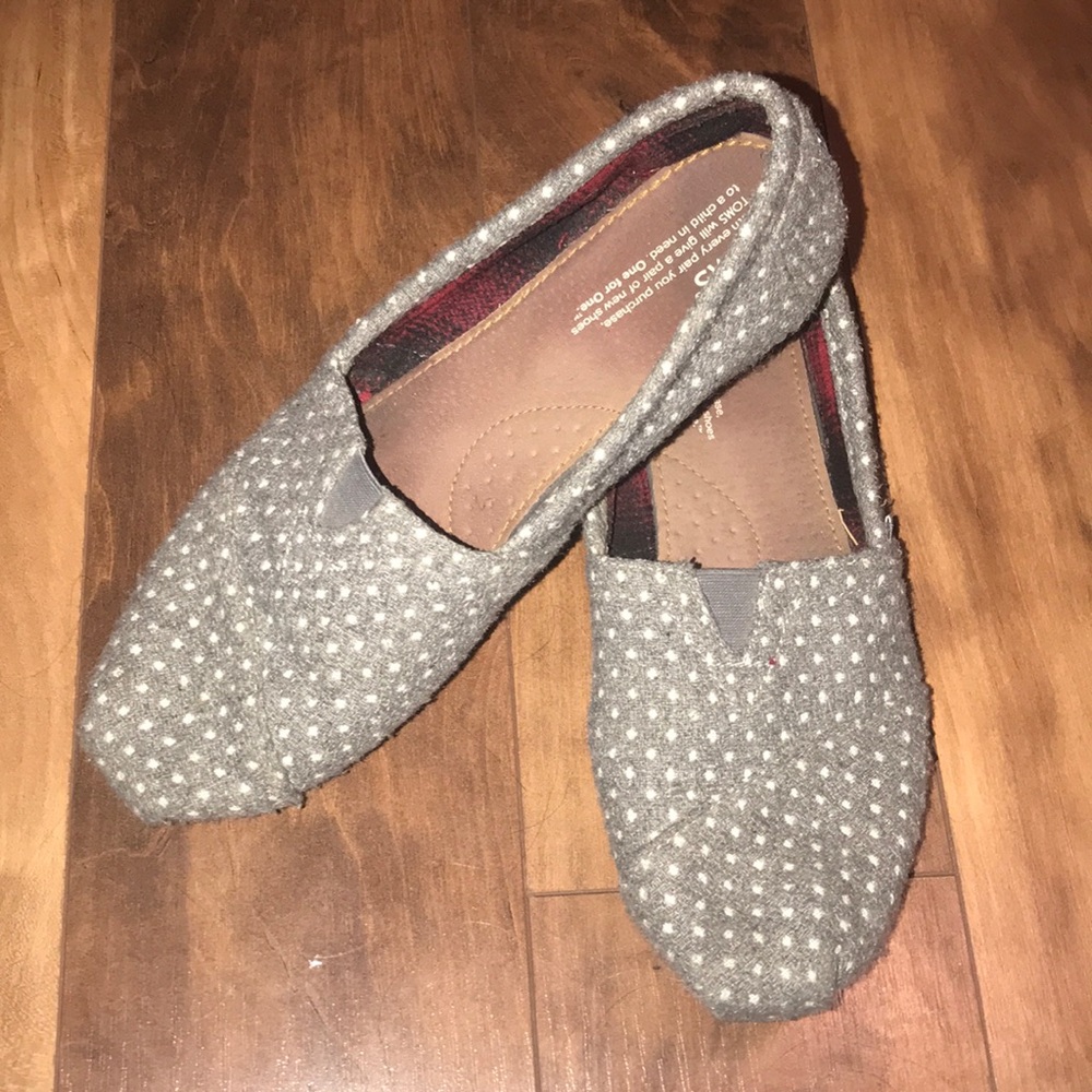 TOMS worn only 4 times